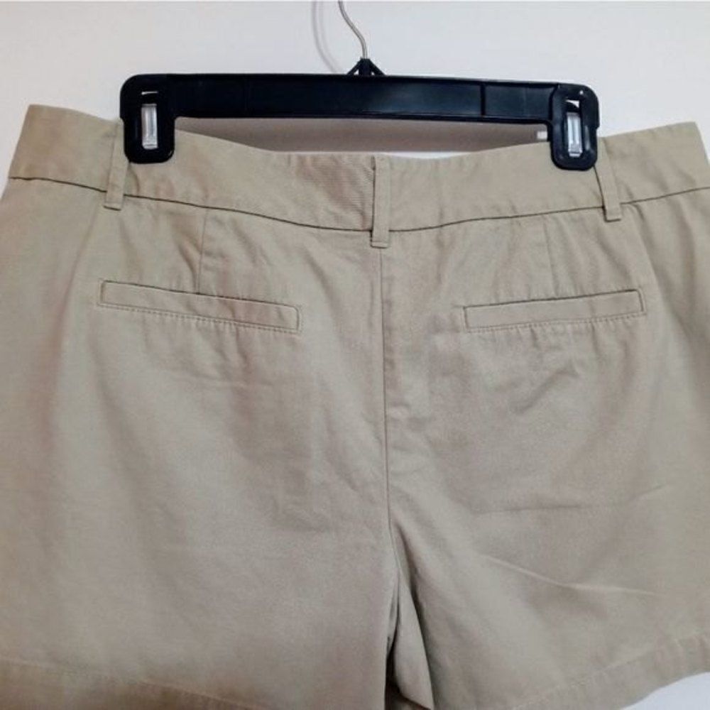 Ann Taylor LOFT Khaki Modern Shorts Size 8 - Picture 6 of 11